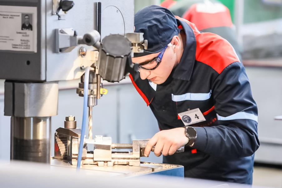 Слесарь-инструментальщик